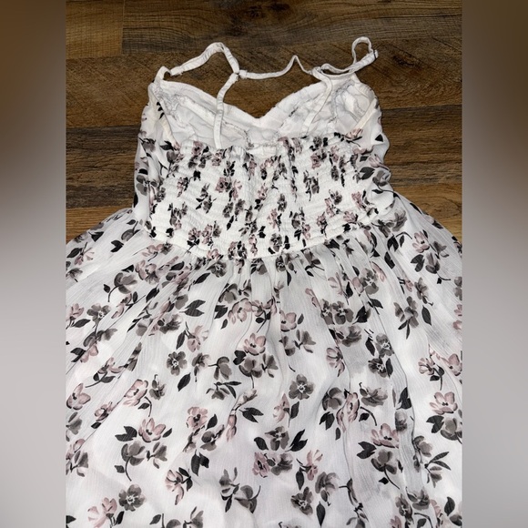 🌸Floral Dream Dress by Hollister 🌸 - Picture 4 of 5
